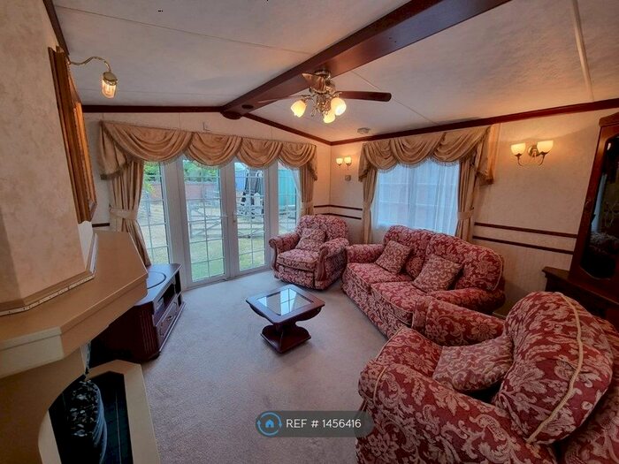 2 Bedroom Mobile/park Home To Rent In Cropwell Road, Cropwell Butler, Nottingham, NG12