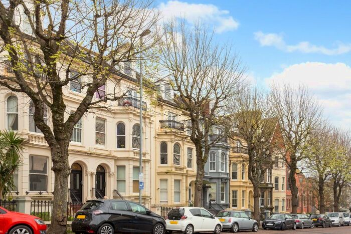2 Bedroom Flat To Rent In Upper Rock Gardens, Brighton, BN2