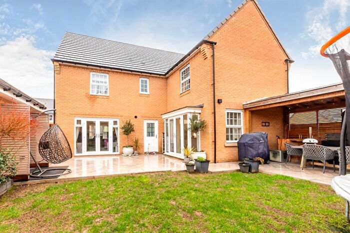 5 Bedroom Detached House For Sale In Hare Grove, Southminster, CM0