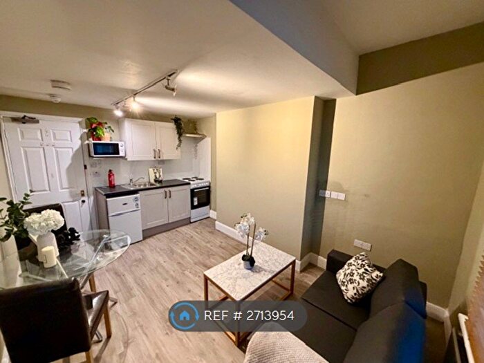 Studio To Rent In Lena Gardens, London, W6