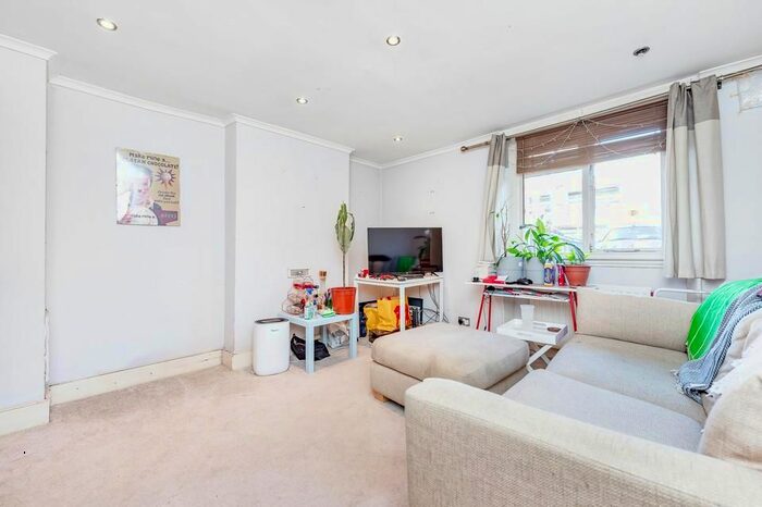 2 Bedroom Flat To Rent In Queens Road, London, SE15