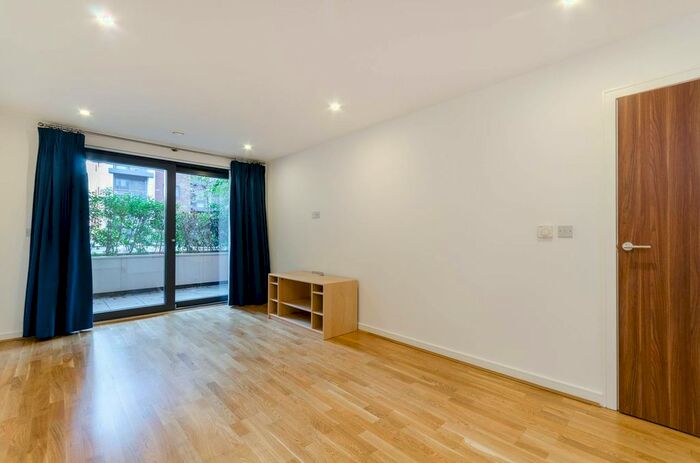1 Bedroom Flat To Rent In Chartfield Avenue, Putney, London, SW15