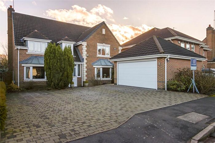 5 Bedroom Detached House For Sale In Pargate Chase, Norden, Rochdale, OL11