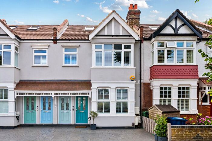 2 Bedroom Maisonette For Sale In Haslemere Avenue, London, W13