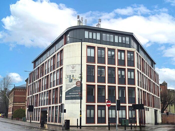 2 Bedroom Flat To Rent In Newland House, - Hagley Road, Birmingham, B16