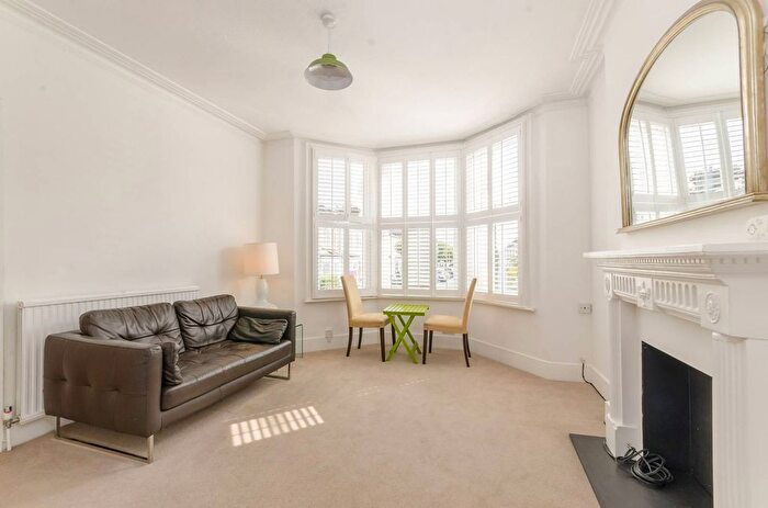 1 Bedroom Flat To Rent In Bloom Park Road, Parsons Green, London, SW6