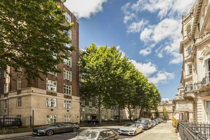 2 Bedroom Flat To Rent In Chesterfield Gardens, London, W1J