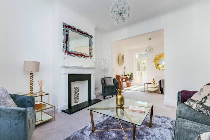 3 Bedroom Terraced House To Rent In Biscay Road, Hammersmith, London, W6