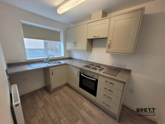 2 Bedroom Flat To Rent In Hamilton Terrace, Milford Haven, SA73