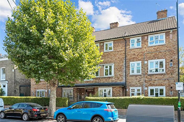 2 Bedroom Apartment For Sale In Powerscroft Road, London, E5