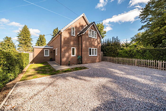 4 Bedroom Detached House For Sale In Down Grange Farm Cottages, Pack Lane, Basingstoke, RG22