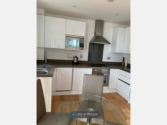 2 Bedroom Flat To Rent In Centurion Tower, London, E16