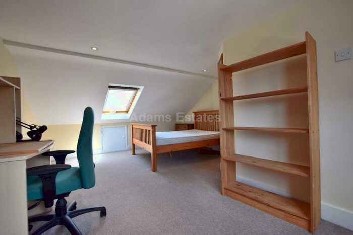 4 Bedroom Terraced House To Rent In Donnington Gardens, Reading, RG1