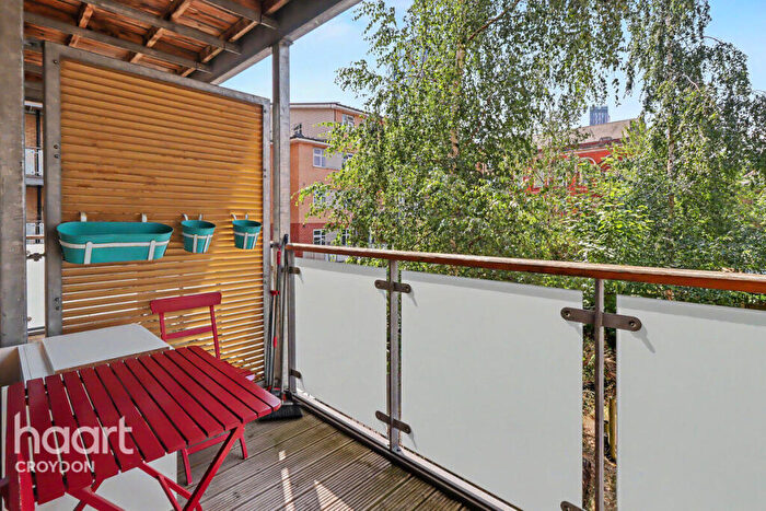 2 Bedroom Block Of Apartments For Sale In Hogarth Crescent, Croydon, CR0
