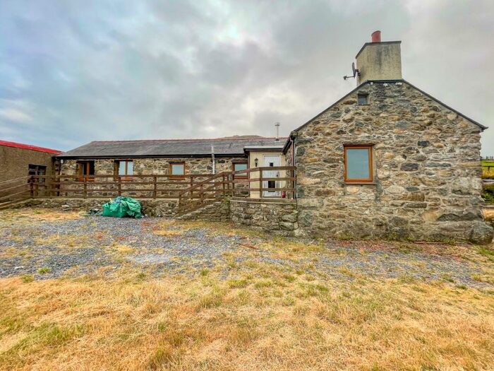 2 Bedroom Detached House For Sale In Clynnogfawr, Caernarfon, Gwynedd, LL54