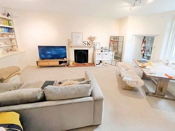 1 Bedroom Flat To Rent In Altenburg Gardens, Clapham Junction, London, SW11