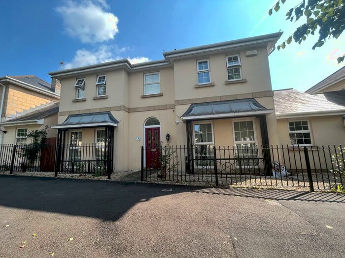 4 Bedroom House To Rent In North Swindon, SN25