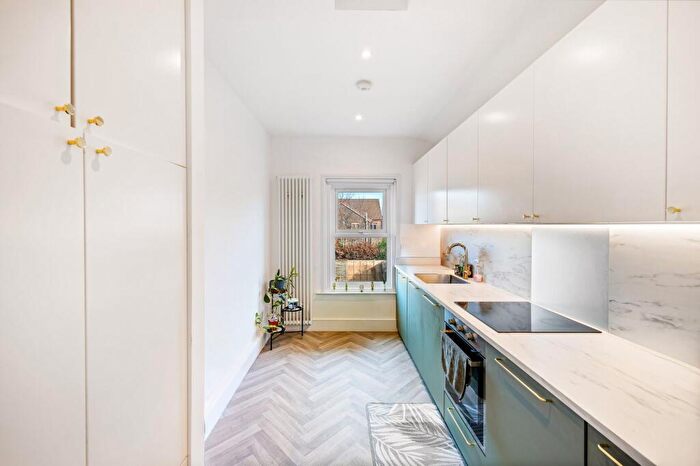 2 Bedroom Property For Sale In Lingfield Road, East Grinstead, RH19