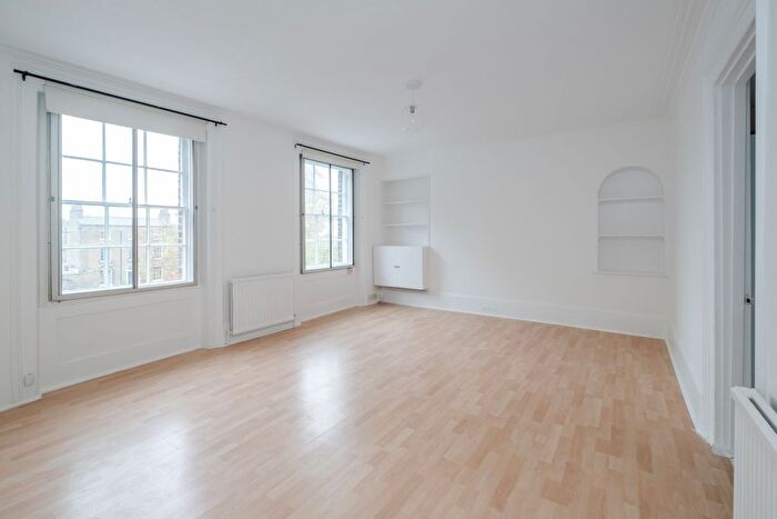 2 Bedroom Flat To Rent In Canonbury Square, London, N1