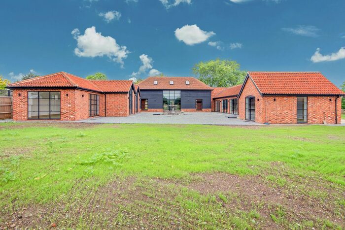 4 Bedroom Barn Conversion For Sale In Maldon Road, Tiptree, Colchester, CO5