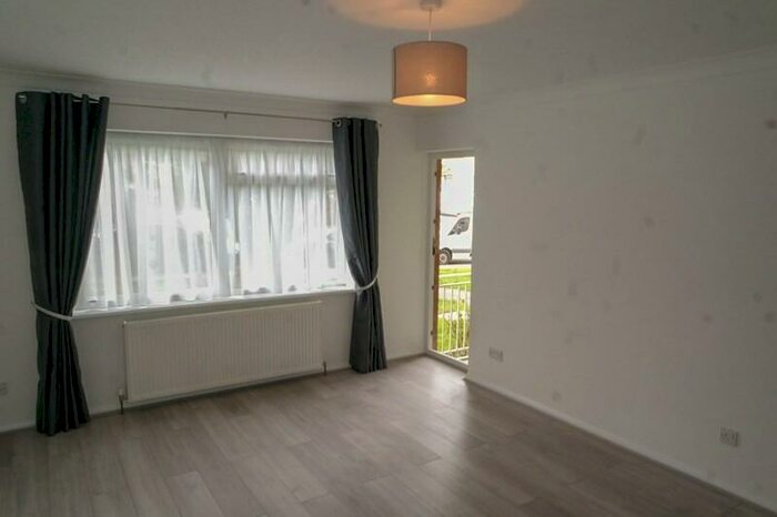 2 Bedroom Apartment To Rent In Cedar Court, Athenaeum Road, London, Greater London, N20