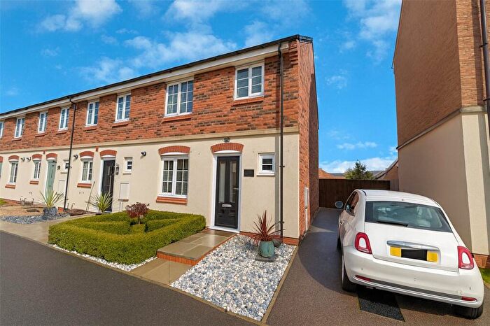 3 Bedroom End Of Terrace House For Sale In Chepstow Drive, Bourne, Lincolnshire, PE10