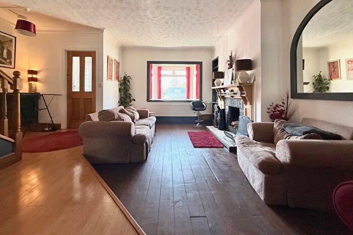 4 Bedroom End Of Terrace House For Sale In Sydenham Road, Croydon, CR0