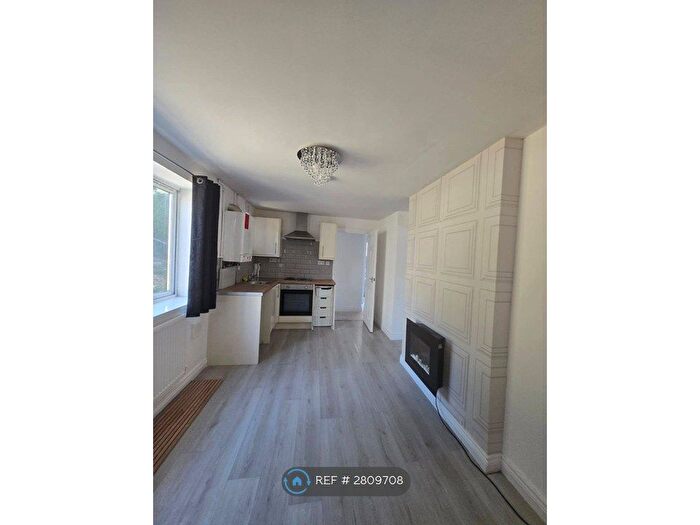 2 Bedroom Flat To Rent In Treherbert, Treorchy, CF42
