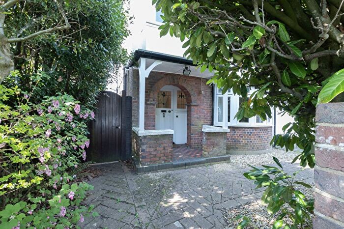 3 Bedroom Detached House For Sale In Hobart Road, New Milton, Hampshire, BH25