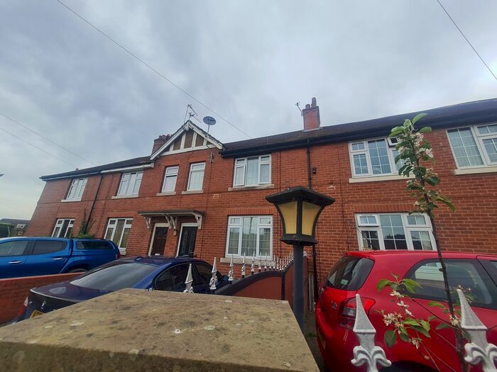 4 Bedroom Semi-Detached House To Rent In Clarkson Street, Dewsbury, WF13