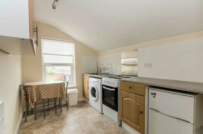 1 Bedroom Terraced House To Rent In Twyford Avenue, PO2