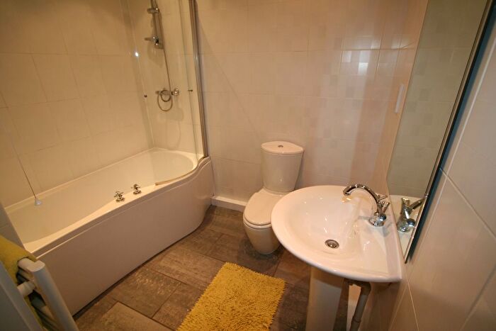 1 Bedroom Flat To Rent In Victoria Terrace, Leeds, LS3