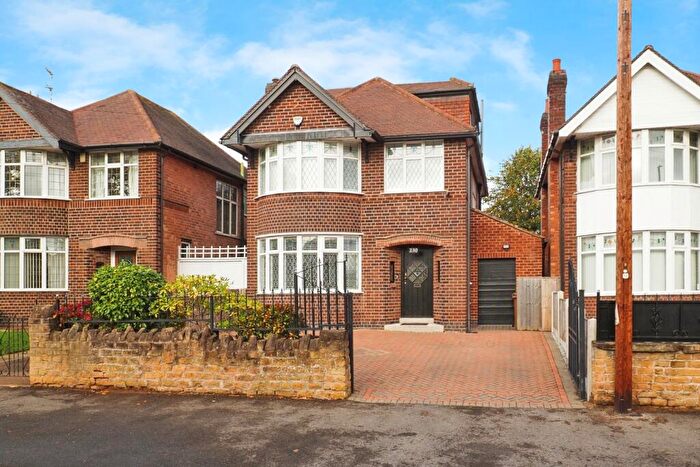 4 Bedroom Detached House For Sale In Wollaton Road, Wollaton, Nottingham, NG8