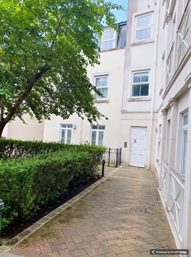 2 Bedroom Apartment For Sale In South Terrace, Main Street, Dickens Heath, B90