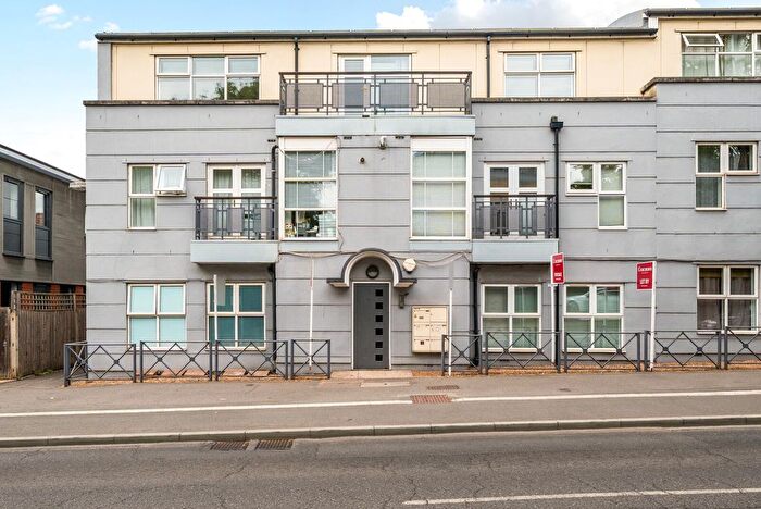 2 Bedroom Flat For Sale In Kingston Hill, Kingston Upon Thames, KT2