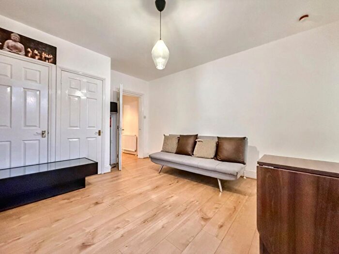 3 Bedroom Property To Rent In Victoria Street, Windsor, SL4