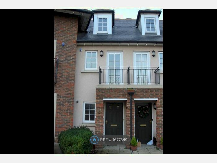 2 Bedroom Terraced House To Rent In Hyndford Cresent, Greenhithe, DA9