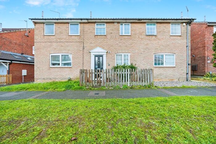 2 Bedroom Terraced House For Sale In Kestrel Way, Luton, LU4