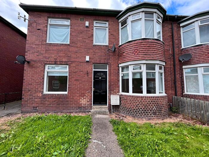 3 Bedroom Flat To Rent In Moorhead, Newcastle Upon Tyne, NE5