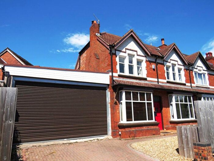 5 Bedroom Semi-Detached House For Sale In Middlemore Road, Northfield, Birmingham, West Midlands, B31