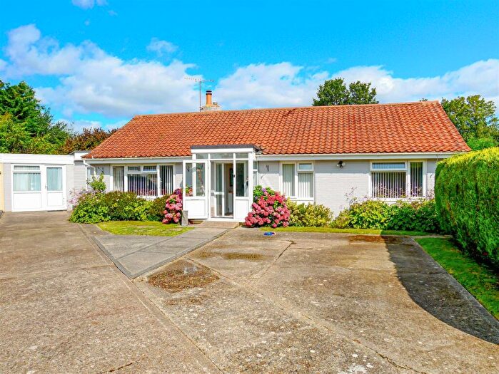 4 Bedroom Detached Bungalow For Sale In Holly Drive, Wick, Littlehampton, BN17