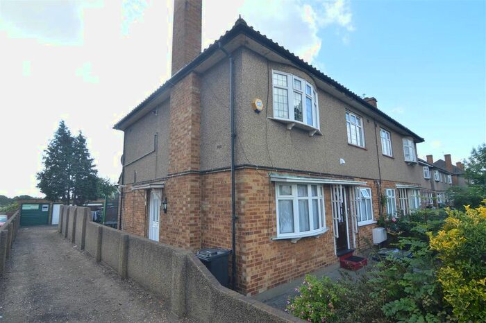 2 Bedroom Flat To Rent In Eastern Avenue, Ilford, IG2