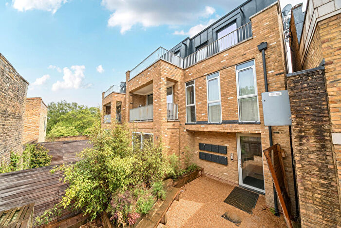 2 Bedroom Apartment For Sale In Moonlight Drive, London, SE23