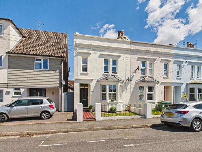 4 Bedroom End Of Terrace House For Sale In Bedford Road, Horsham, RH13