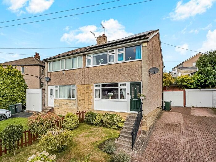 3 Bedroom Semi-Detached House For Sale In Brearcliffe Grove, Wibsey, Bradford, BD6