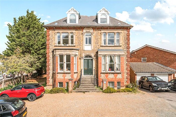 2 Bedroom Flat For Sale In Vine Court Road, Sevenoaks, Kent, TN13