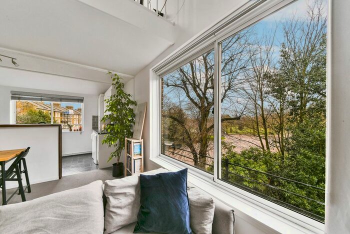 2 Bedroom Flat To Rent In Gore Road, South Hackney, London, E9