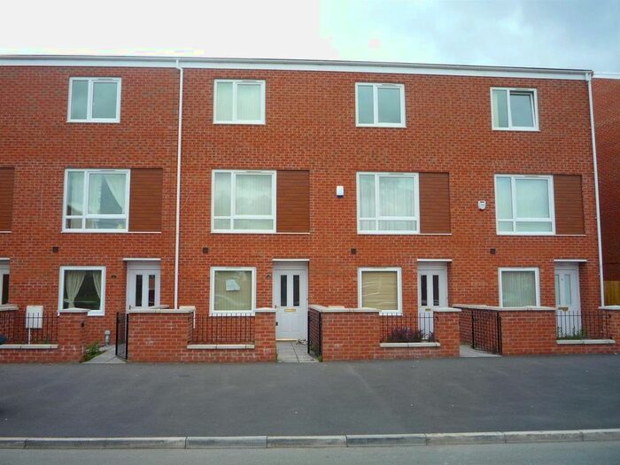4 Bedroom Terraced House To Rent In Guide Post Road, Grove Village, Manchester, M13