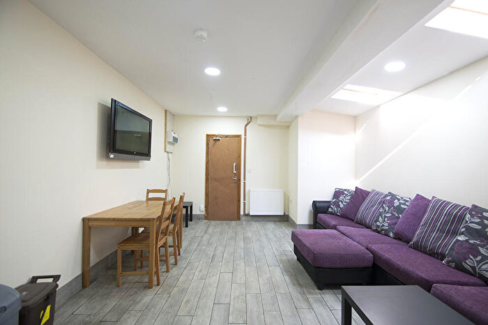 6 Bedroom House To Rent In Angus Street, Roath, CF24