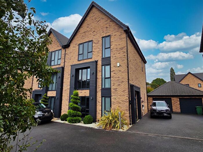 4 Bedroom Semi-Detached House For Sale In Rockcliffe Grange, Mansfield, NG18